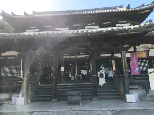 園城寺（三井寺）の{uncategorized: "未分類", other: "その他", undefined: "問題あり", building: "その他建物", grave: "お墓", sacred_gate: "鳥居", guardian: "狛犬", statue: "像", buddha: "仏像", history: "歴史", nature: "自然", garden: "庭園", animal: "動物", pagoda: "塔", temizu: "手水舎", mountain_gate: "山門・神門", sanctuary: "本殿・本堂", subordinate: "末社・摂社", art: "芸術", scenery: "景色", jizo: "地蔵", ema: "絵馬", goshuin: "御朱印", omikuji: "おみくじ", items: "授与品その他", amulet: "お守り", goshuincho: "御朱印帳", eats: "食事", festival: "お祭り", votive_dance: "神楽", shichigosan: "七五三参", wedding: "結婚式", experience: "体験その他", initially: "初詣", around: "周辺", anti_infection: "感染症対策"}