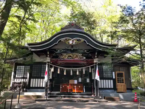 新屋山神社の本殿