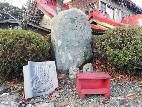 津峯神社の像