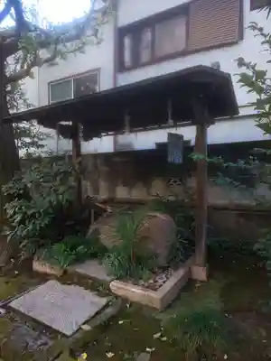 於岩稲荷田宮神社の手水舎