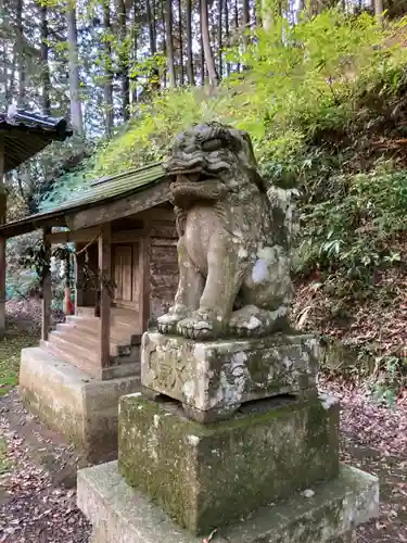 徳神社の狛犬