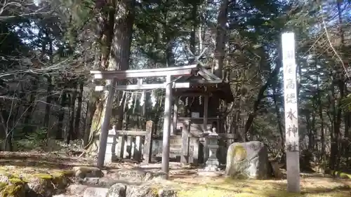 瀧尾高徳水神社 の鳥居