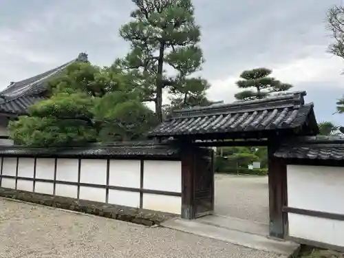 中宮寺の山門