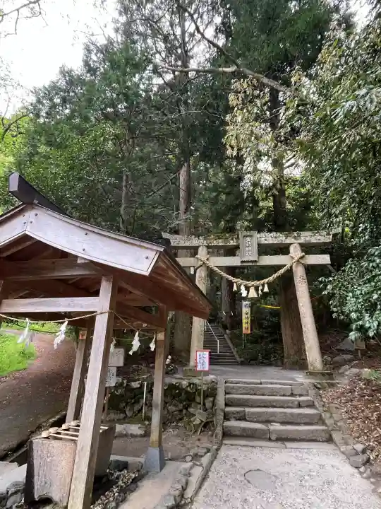 金持神社の{uncategorized: "未分類", other: "その他", undefined: "問題あり", building: "その他建物", grave: "お墓", sacred_gate: "鳥居", guardian: "狛犬", statue: "像", buddha: "仏像", history: "歴史", nature: "自然", garden: "庭園", animal: "動物", pagoda: "塔", temizu: "手水舎", mountain_gate: "山門・神門", sanctuary: "本殿・本堂", subordinate: "末社・摂社", art: "芸術", scenery: "景色", jizo: "地蔵", ema: "絵馬", goshuin: "御朱印", omikuji: "おみくじ", items: "授与品その他", amulet: "お守り", goshuincho: "御朱印帳", eats: "食事", festival: "お祭り", votive_dance: "神楽", shichigosan: "七五三参", wedding: "結婚式", experience: "体験その他", initially: "初詣", around: "周辺", anti_infection: "感染症対策"}