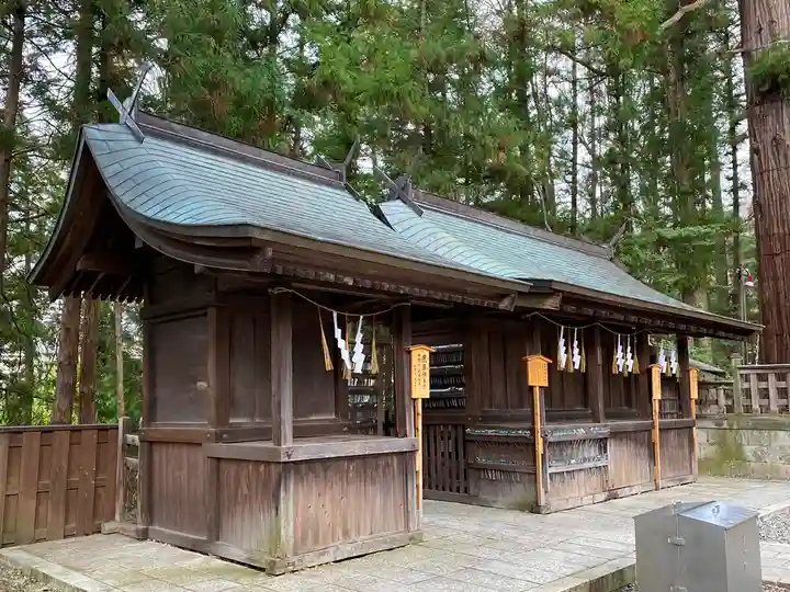 諏訪大社下社秋宮の末社・摂社