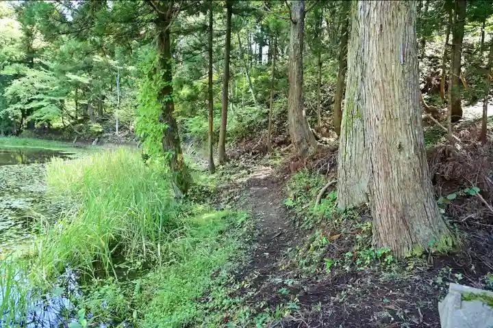 郡殿の池弁財天社(新潟県)