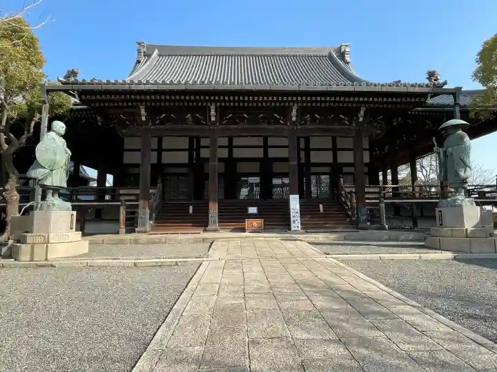 本願寺堺別院の{uncategorized: "未分類", other: "その他", undefined: "問題あり", building: "その他建物", grave: "お墓", sacred_gate: "鳥居", guardian: "狛犬", statue: "像", buddha: "仏像", history: "歴史", nature: "自然", garden: "庭園", animal: "動物", pagoda: "塔", temizu: "手水舎", mountain_gate: "山門・神門", sanctuary: "本殿・本堂", subordinate: "末社・摂社", art: "芸術", scenery: "景色", jizo: "地蔵", ema: "絵馬", goshuin: "御朱印", omikuji: "おみくじ", items: "授与品その他", amulet: "お守り", goshuincho: "御朱印帳", eats: "食事", festival: "お祭り", votive_dance: "神楽", shichigosan: "七五三参", wedding: "結婚式", experience: "体験その他", initially: "初詣", around: "周辺", anti_infection: "感染症対策"}