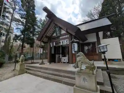 船魂神社の{uncategorized: "未分類", other: "その他", undefined: "問題あり", building: "その他建物", grave: "お墓", sacred_gate: "鳥居", guardian: "狛犬", statue: "像", buddha: "仏像", history: "歴史", nature: "自然", garden: "庭園", animal: "動物", pagoda: "塔", temizu: "手水舎", mountain_gate: "山門・神門", sanctuary: "本殿・本堂", subordinate: "末社・摂社", art: "芸術", scenery: "景色", jizo: "地蔵", ema: "絵馬", goshuin: "御朱印", omikuji: "おみくじ", items: "授与品その他", amulet: "お守り", goshuincho: "御朱印帳", eats: "食事", festival: "お祭り", votive_dance: "神楽", shichigosan: "七五三参", wedding: "結婚式", experience: "体験その他", initially: "初詣", around: "周辺", anti_infection: "感染症対策"}
