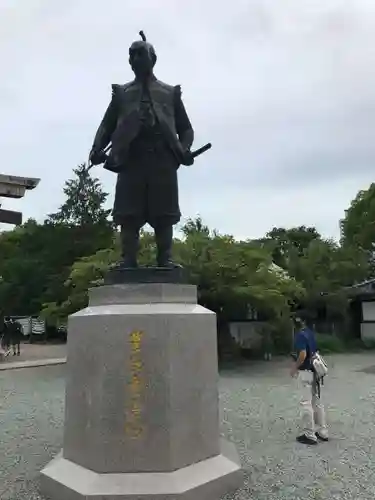 豊國神社の像