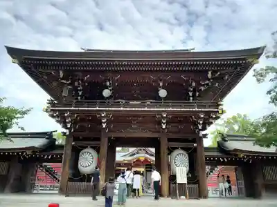 寒川神社の山門・神門
