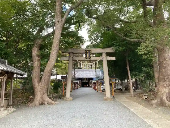 御殿山神社の{uncategorized: "未分類", other: "その他", undefined: "問題あり", building: "その他建物", grave: "お墓", sacred_gate: "鳥居", guardian: "狛犬", statue: "像", buddha: "仏像", history: "歴史", nature: "自然", garden: "庭園", animal: "動物", pagoda: "塔", temizu: "手水舎", mountain_gate: "山門・神門", sanctuary: "本殿・本堂", subordinate: "末社・摂社", art: "芸術", scenery: "景色", jizo: "地蔵", ema: "絵馬", goshuin: "御朱印", omikuji: "おみくじ", items: "授与品その他", amulet: "お守り", goshuincho: "御朱印帳", eats: "食事", festival: "お祭り", votive_dance: "神楽", shichigosan: "七五三参", wedding: "結婚式", experience: "体験その他", initially: "初詣", around: "周辺", anti_infection: "感染症対策"}