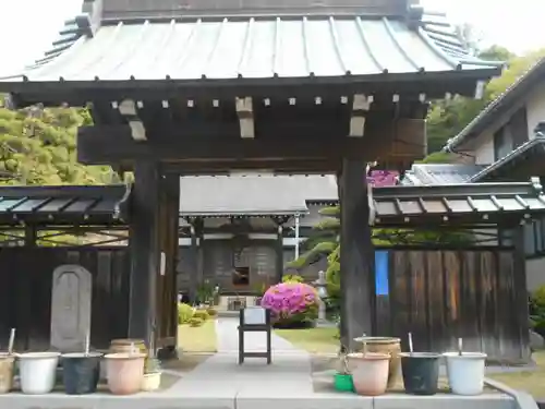 仏行寺（佛行寺）の山門