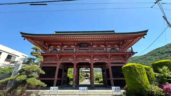 甲斐善光寺の山門・神門