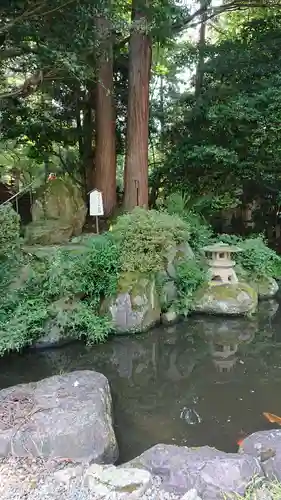 劒神社の庭園