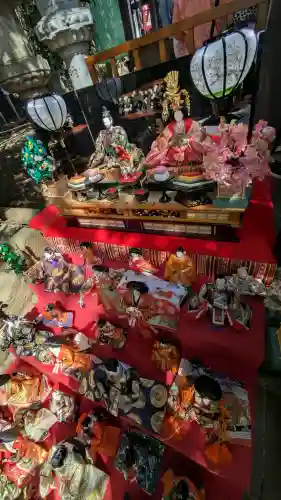 座間神社の{uncategorized: "未分類", other: "その他", undefined: "問題あり", building: "その他建物", grave: "お墓", sacred_gate: "鳥居", guardian: "狛犬", statue: "像", buddha: "仏像", history: "歴史", nature: "自然", garden: "庭園", animal: "動物", pagoda: "塔", temizu: "手水舎", mountain_gate: "山門・神門", sanctuary: "本殿・本堂", subordinate: "末社・摂社", art: "芸術", scenery: "景色", jizo: "地蔵", ema: "絵馬", goshuin: "御朱印", omikuji: "おみくじ", items: "授与品その他", amulet: "お守り", goshuincho: "御朱印帳", eats: "食事", festival: "お祭り", votive_dance: "神楽", shichigosan: "七五三参", wedding: "結婚式", experience: "体験その他", initially: "初詣", around: "周辺", anti_infection: "感染症対策"}