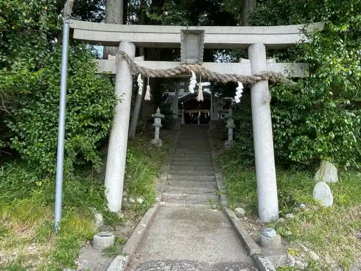 勝手神社の{uncategorized: "未分類", other: "その他", undefined: "問題あり", building: "その他建物", grave: "お墓", sacred_gate: "鳥居", guardian: "狛犬", statue: "像", buddha: "仏像", history: "歴史", nature: "自然", garden: "庭園", animal: "動物", pagoda: "塔", temizu: "手水舎", mountain_gate: "山門・神門", sanctuary: "本殿・本堂", subordinate: "末社・摂社", art: "芸術", scenery: "景色", jizo: "地蔵", ema: "絵馬", goshuin: "御朱印", omikuji: "おみくじ", items: "授与品その他", amulet: "お守り", goshuincho: "御朱印帳", eats: "食事", festival: "お祭り", votive_dance: "神楽", shichigosan: "七五三参", wedding: "結婚式", experience: "体験その他", initially: "初詣", around: "周辺", anti_infection: "感染症対策"}