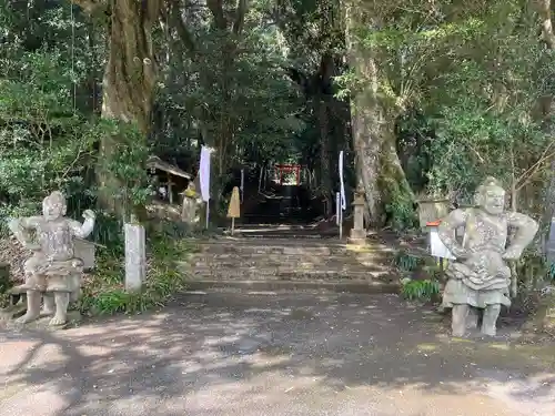 霧島岑神社の像