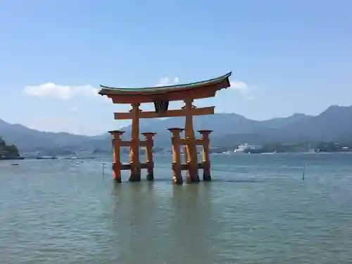 厳島神社の鳥居