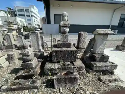 長純寺の{uncategorized: "未分類", other: "その他", undefined: "問題あり", building: "その他建物", grave: "お墓", sacred_gate: "鳥居", guardian: "狛犬", statue: "像", buddha: "仏像", history: "歴史", nature: "自然", garden: "庭園", animal: "動物", pagoda: "塔", temizu: "手水舎", mountain_gate: "山門・神門", sanctuary: "本殿・本堂", subordinate: "末社・摂社", art: "芸術", scenery: "景色", jizo: "地蔵", ema: "絵馬", goshuin: "御朱印", omikuji: "おみくじ", items: "授与品その他", amulet: "お守り", goshuincho: "御朱印帳", eats: "食事", festival: "お祭り", votive_dance: "神楽", shichigosan: "七五三参", wedding: "結婚式", experience: "体験その他", initially: "初詣", around: "周辺", anti_infection: "感染症対策"}