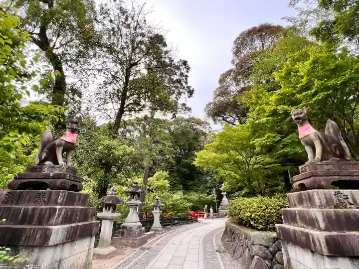 伏見稲荷大社の{uncategorized: "未分類", other: "その他", undefined: "問題あり", building: "その他建物", grave: "お墓", sacred_gate: "鳥居", guardian: "狛犬", statue: "像", buddha: "仏像", history: "歴史", nature: "自然", garden: "庭園", animal: "動物", pagoda: "塔", temizu: "手水舎", mountain_gate: "山門・神門", sanctuary: "本殿・本堂", subordinate: "末社・摂社", art: "芸術", scenery: "景色", jizo: "地蔵", ema: "絵馬", goshuin: "御朱印", omikuji: "おみくじ", items: "授与品その他", amulet: "お守り", goshuincho: "御朱印帳", eats: "食事", festival: "お祭り", votive_dance: "神楽", shichigosan: "七五三参", wedding: "結婚式", experience: "体験その他", initially: "初詣", around: "周辺", anti_infection: "感染症対策"}