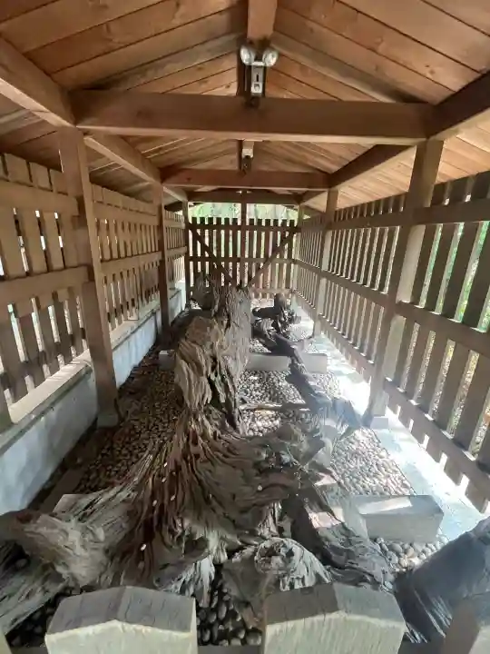 自凝島神社の{uncategorized: "未分類", other: "その他", undefined: "問題あり", building: "その他建物", grave: "お墓", sacred_gate: "鳥居", guardian: "狛犬", statue: "像", buddha: "仏像", history: "歴史", nature: "自然", garden: "庭園", animal: "動物", pagoda: "塔", temizu: "手水舎", mountain_gate: "山門・神門", sanctuary: "本殿・本堂", subordinate: "末社・摂社", art: "芸術", scenery: "景色", jizo: "地蔵", ema: "絵馬", goshuin: "御朱印", omikuji: "おみくじ", items: "授与品その他", amulet: "お守り", goshuincho: "御朱印帳", eats: "食事", festival: "お祭り", votive_dance: "神楽", shichigosan: "七五三参", wedding: "結婚式", experience: "体験その他", initially: "初詣", around: "周辺", anti_infection: "感染症対策"}