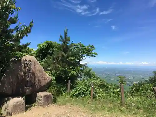 彌彦神社奥宮（御神廟）の景色