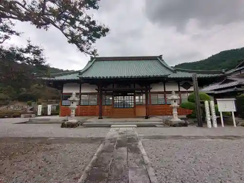明鏡山龍雲寺の本殿・本堂