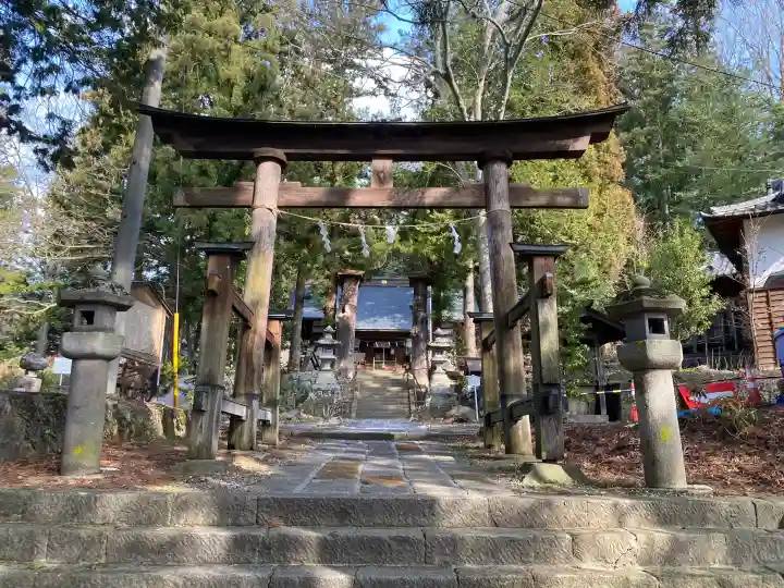 山家神社の{uncategorized: "未分類", other: "その他", undefined: "問題あり", building: "その他建物", grave: "お墓", sacred_gate: "鳥居", guardian: "狛犬", statue: "像", buddha: "仏像", history: "歴史", nature: "自然", garden: "庭園", animal: "動物", pagoda: "塔", temizu: "手水舎", mountain_gate: "山門・神門", sanctuary: "本殿・本堂", subordinate: "末社・摂社", art: "芸術", scenery: "景色", jizo: "地蔵", ema: "絵馬", goshuin: "御朱印", omikuji: "おみくじ", items: "授与品その他", amulet: "お守り", goshuincho: "御朱印帳", eats: "食事", festival: "お祭り", votive_dance: "神楽", shichigosan: "七五三参", wedding: "結婚式", experience: "体験その他", initially: "初詣", around: "周辺", anti_infection: "感染症対策"}