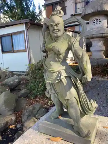 秩父今宮神社の像