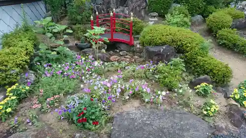 大鏑神社の庭園