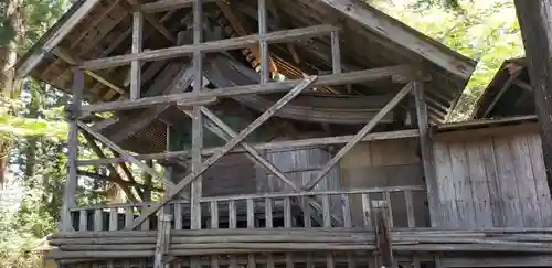 宇那禰神社の本殿