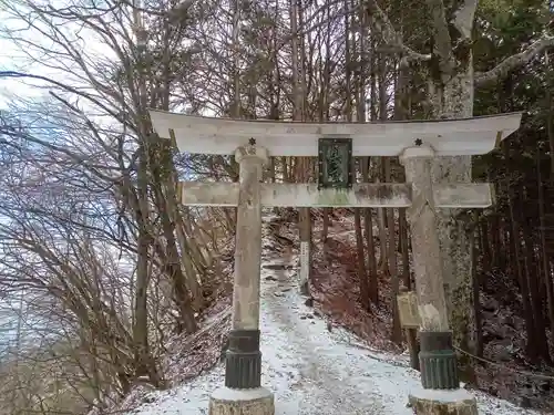 三峯神社奥宮の鳥居