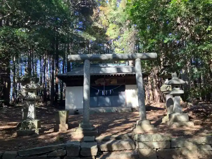富岡二所神社の{uncategorized: "未分類", other: "その他", undefined: "問題あり", building: "その他建物", grave: "お墓", sacred_gate: "鳥居", guardian: "狛犬", statue: "像", buddha: "仏像", history: "歴史", nature: "自然", garden: "庭園", animal: "動物", pagoda: "塔", temizu: "手水舎", mountain_gate: "山門・神門", sanctuary: "本殿・本堂", subordinate: "末社・摂社", art: "芸術", scenery: "景色", jizo: "地蔵", ema: "絵馬", goshuin: "御朱印", omikuji: "おみくじ", items: "授与品その他", amulet: "お守り", goshuincho: "御朱印帳", eats: "食事", festival: "お祭り", votive_dance: "神楽", shichigosan: "七五三参", wedding: "結婚式", experience: "体験その他", initially: "初詣", around: "周辺", anti_infection: "感染症対策"}
