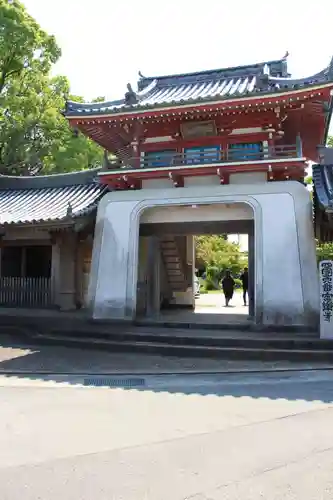 温泉山 安楽寺(四国霊場第六番札所)の山門・神門