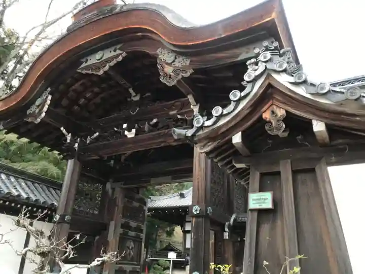 西教寺の山門・神門