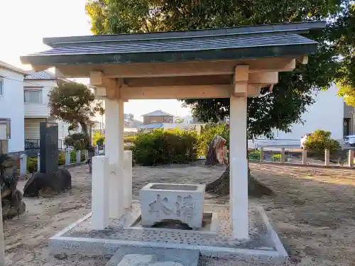 神明社の手水舎