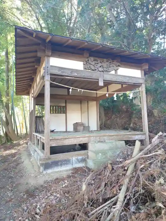 手白神社の{uncategorized: "未分類", other: "その他", undefined: "問題あり", building: "その他建物", grave: "お墓", sacred_gate: "鳥居", guardian: "狛犬", statue: "像", buddha: "仏像", history: "歴史", nature: "自然", garden: "庭園", animal: "動物", pagoda: "塔", temizu: "手水舎", mountain_gate: "山門・神門", sanctuary: "本殿・本堂", subordinate: "末社・摂社", art: "芸術", scenery: "景色", jizo: "地蔵", ema: "絵馬", goshuin: "御朱印", omikuji: "おみくじ", items: "授与品その他", amulet: "お守り", goshuincho: "御朱印帳", eats: "食事", festival: "お祭り", votive_dance: "神楽", shichigosan: "七五三参", wedding: "結婚式", experience: "体験その他", initially: "初詣", around: "周辺", anti_infection: "感染症対策"}