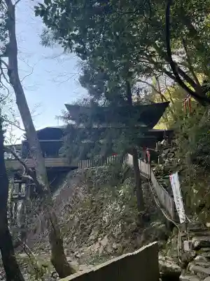 大本山七宝瀧寺の{uncategorized: "未分類", other: "その他", undefined: "問題あり", building: "その他建物", grave: "お墓", sacred_gate: "鳥居", guardian: "狛犬", statue: "像", buddha: "仏像", history: "歴史", nature: "自然", garden: "庭園", animal: "動物", pagoda: "塔", temizu: "手水舎", mountain_gate: "山門・神門", sanctuary: "本殿・本堂", subordinate: "末社・摂社", art: "芸術", scenery: "景色", jizo: "地蔵", ema: "絵馬", goshuin: "御朱印", omikuji: "おみくじ", items: "授与品その他", amulet: "お守り", goshuincho: "御朱印帳", eats: "食事", festival: "お祭り", votive_dance: "神楽", shichigosan: "七五三参", wedding: "結婚式", experience: "体験その他", initially: "初詣", around: "周辺", anti_infection: "感染症対策"}