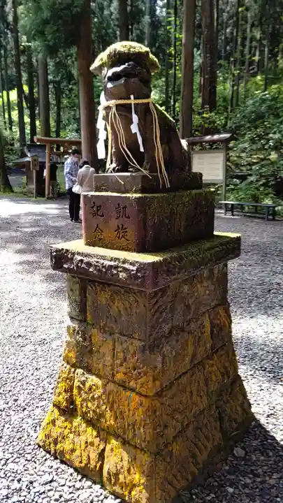 御岩神社の狛犬
