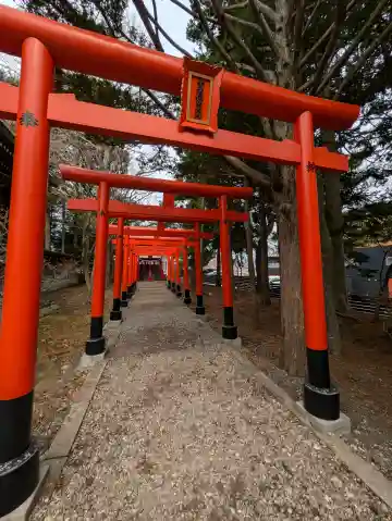 豊受稲荷神社(湯倉神社)の{uncategorized: "未分類", other: "その他", undefined: "問題あり", building: "その他建物", grave: "お墓", sacred_gate: "鳥居", guardian: "狛犬", statue: "像", buddha: "仏像", history: "歴史", nature: "自然", garden: "庭園", animal: "動物", pagoda: "塔", temizu: "手水舎", mountain_gate: "山門・神門", sanctuary: "本殿・本堂", subordinate: "末社・摂社", art: "芸術", scenery: "景色", jizo: "地蔵", ema: "絵馬", goshuin: "御朱印", omikuji: "おみくじ", items: "授与品その他", amulet: "お守り", goshuincho: "御朱印帳", eats: "食事", festival: "お祭り", votive_dance: "神楽", shichigosan: "七五三参", wedding: "結婚式", experience: "体験その他", initially: "初詣", around: "周辺", anti_infection: "感染症対策"}