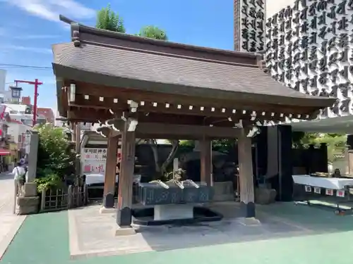 成田山深川不動堂（新勝寺東京別院）の手水舎