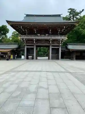 寒川神社の山門・神門