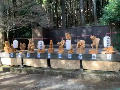 日光大室高龗神社の像