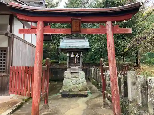 高売布神社の末社