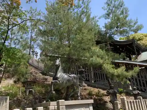 高岳神社の像