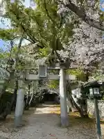 諏訪神社の{uncategorized: "未分類", other: "その他", undefined: "問題あり", building: "その他建物", grave: "お墓", sacred_gate: "鳥居", guardian: "狛犬", statue: "像", buddha: "仏像", history: "歴史", nature: "自然", garden: "庭園", animal: "動物", pagoda: "塔", temizu: "手水舎", mountain_gate: "山門・神門", sanctuary: "本殿・本堂", subordinate: "末社・摂社", art: "芸術", scenery: "景色", jizo: "地蔵", ema: "絵馬", goshuin: "御朱印", omikuji: "おみくじ", items: "授与品その他", amulet: "お守り", goshuincho: "御朱印帳", eats: "食事", festival: "お祭り", votive_dance: "神楽", shichigosan: "七五三参", wedding: "結婚式", experience: "体験その他", initially: "初詣", around: "周辺", anti_infection: "感染症対策"}