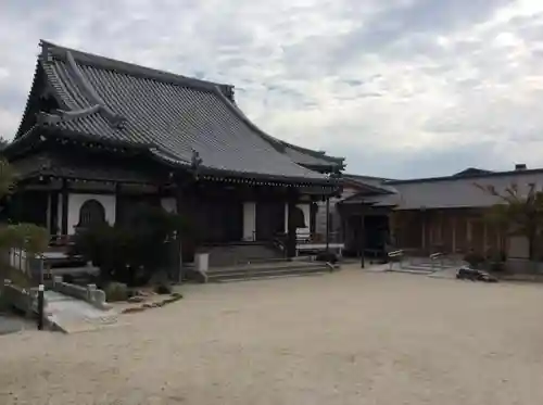 海徳寺の本殿