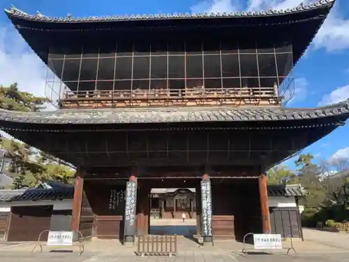 建中寺の山門