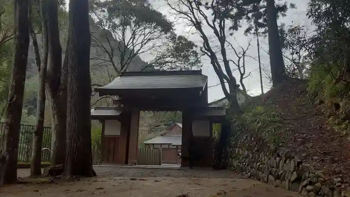 光滝寺の山門・神門
