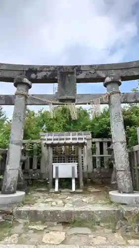 彌彦神社奥宮（御神廟）の鳥居